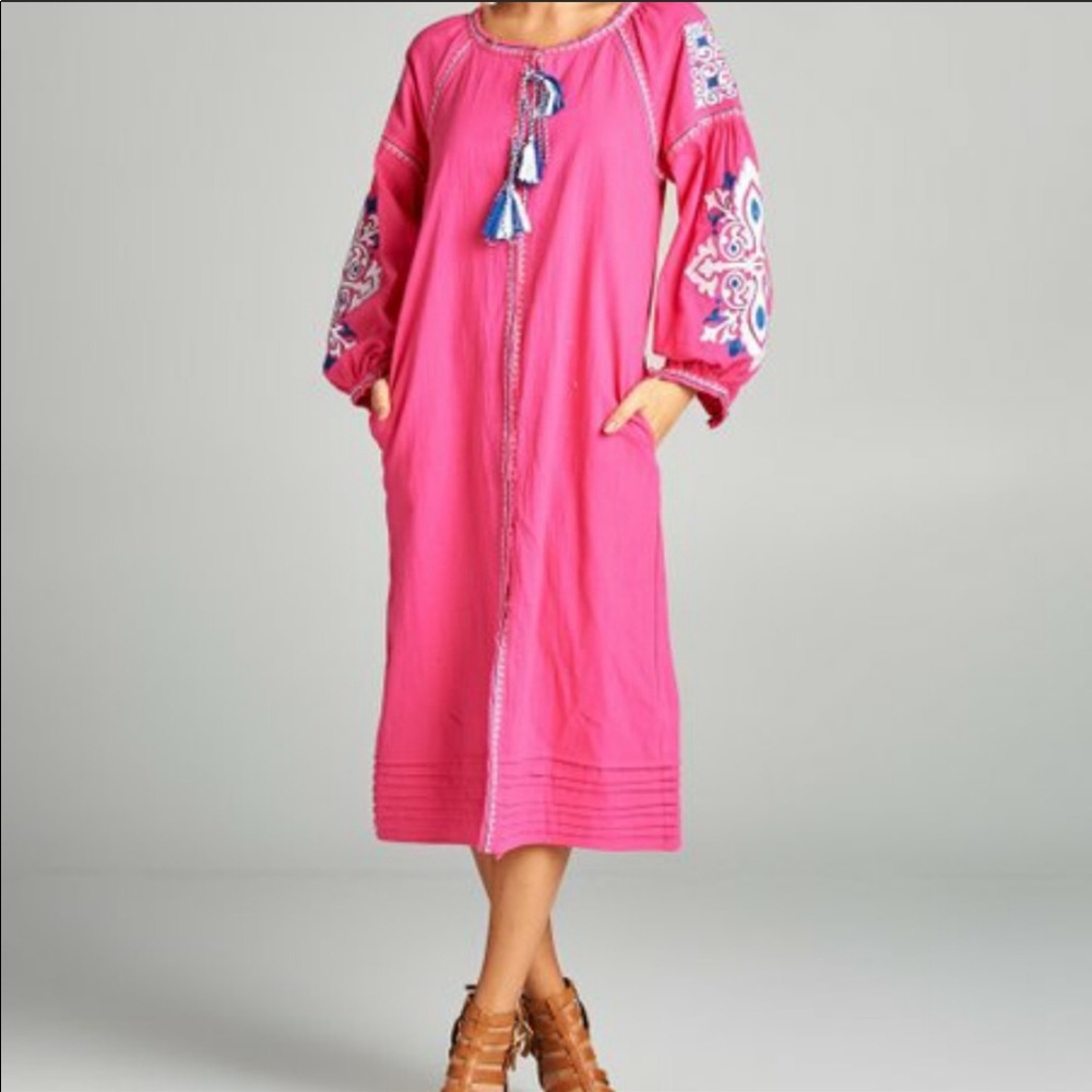 NWT Pink Embroidered Caftan Cover Up Robe - Picture 7 of 10